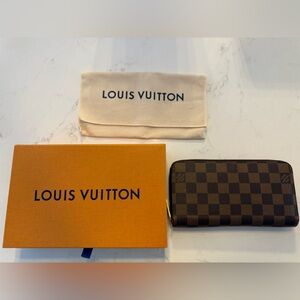 Louis Vuitton Wallet

Excellent condition, no low ball offers
Authentic